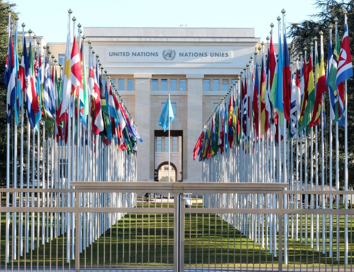 quno A rocket launching into the the night sky watched by a small group of people on the ground, representing a website launch campaign.